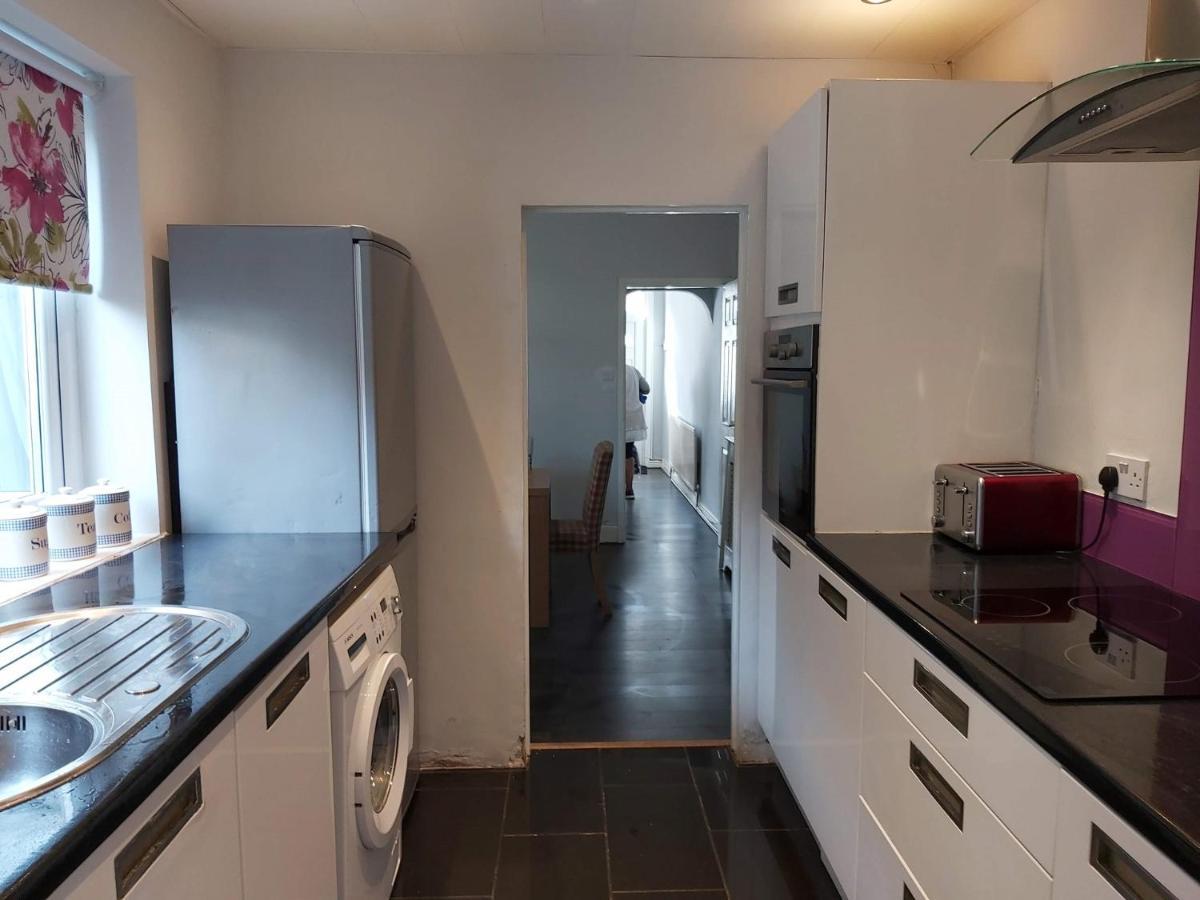 Pearson House - Huku Kwetu 3 Bedroom End Of Terrance House - Family And Business Group Self Catering Accommodation -Huku Kwetu Nottingham Exterior foto