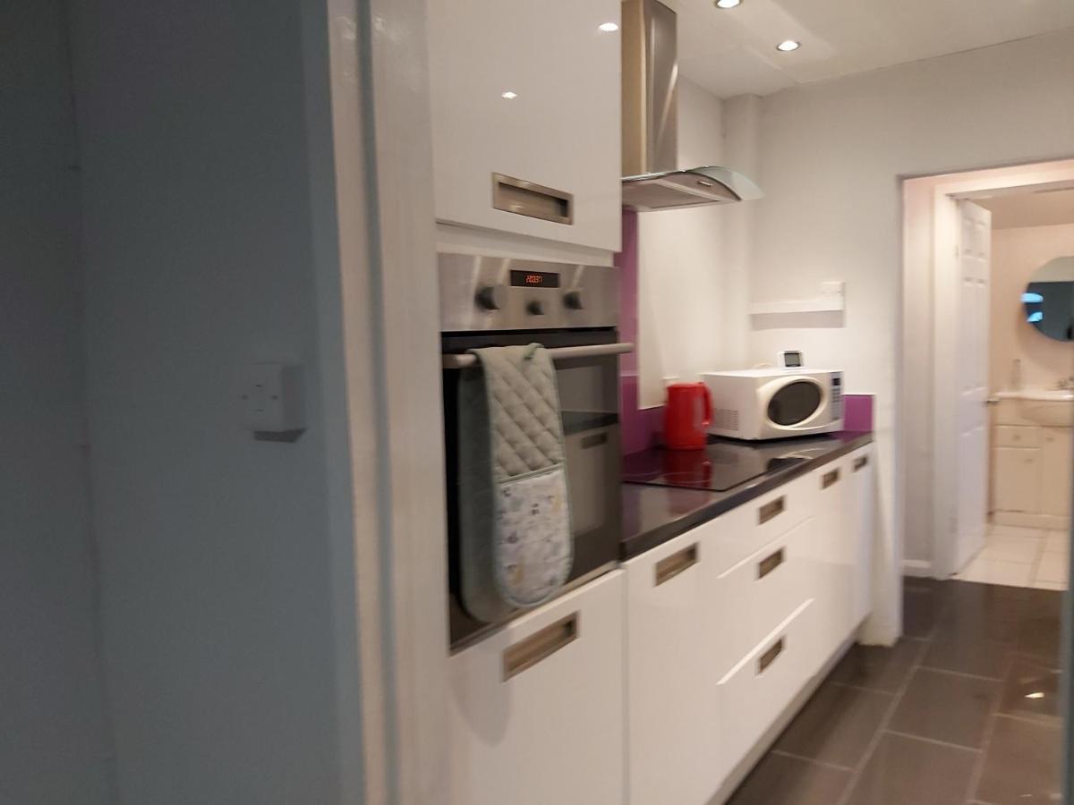 Pearson House - Huku Kwetu 3 Bedroom End Of Terrance House - Family And Business Group Self Catering Accommodation -Huku Kwetu Nottingham Exterior foto