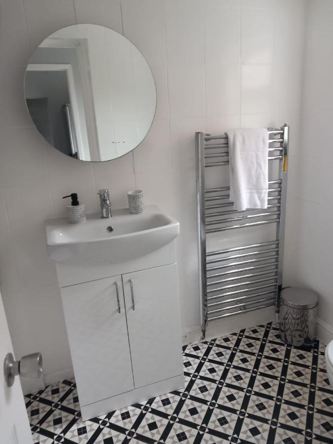 Pearson House - Huku Kwetu 3 Bedroom End Of Terrance House - Family And Business Group Self Catering Accommodation -Huku Kwetu Nottingham Exterior foto