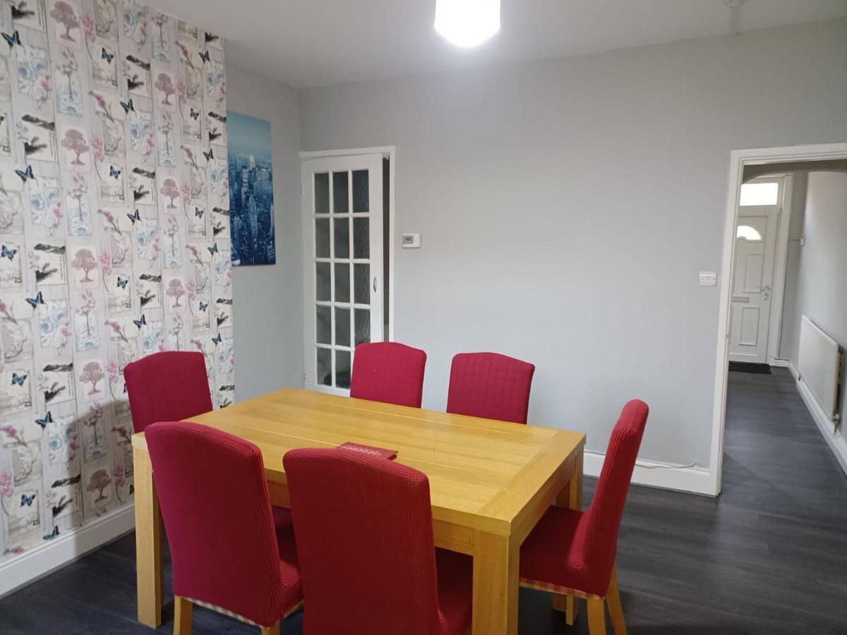 Pearson House - Huku Kwetu 3 Bedroom End Of Terrance House - Family And Business Group Self Catering Accommodation -Huku Kwetu Nottingham Exterior foto